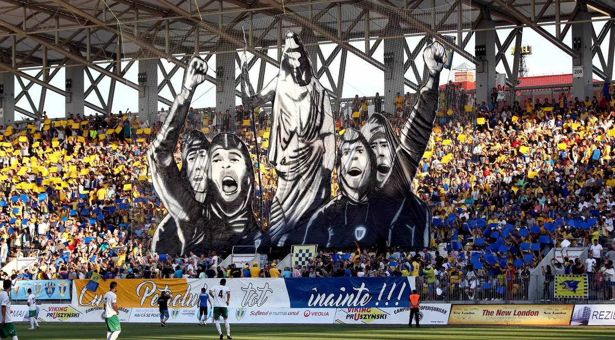 Top 15 cel mai mare număr de spectatori la un meci din liga a patra din Europa. Meciul CSA Steaua - Academia Rapid ar putea bate recordul all-time european pentru acest eșalon, sâmbătă, pe Arena Națională fiind așteptați 40.000 de oameni.