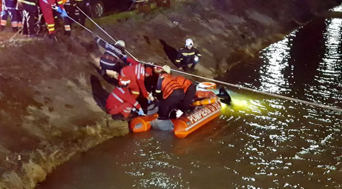 Victimele accidentului din Neamţ au fost înmormântate în Sâmbăta Mare. Rudele acuză autoritățile locale