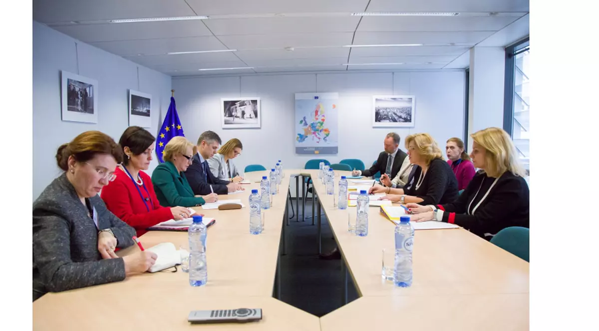 Viorica Dancila, Corina Cretu, discutii la masa