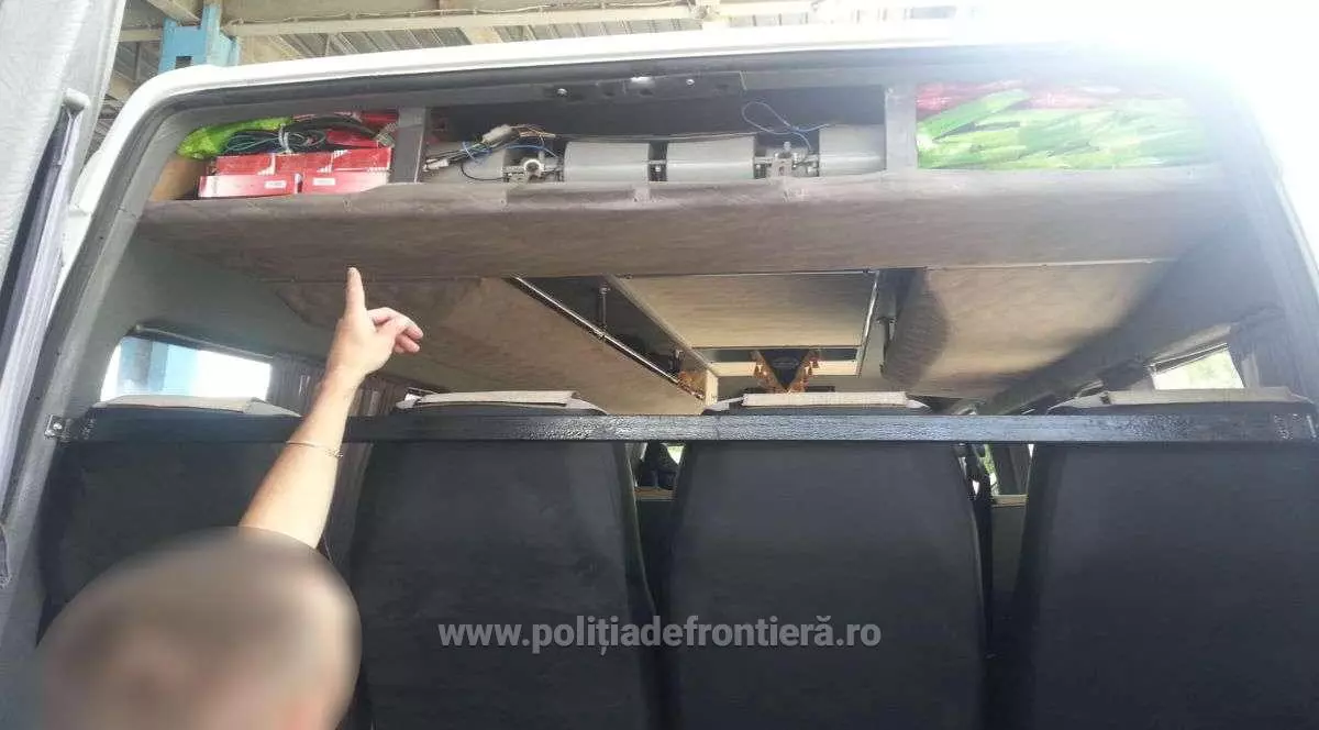 A ascuns 35 de kilograme de tutun în instalația de aer condiționat. țigări ascunse în instalația de climatizare a mașinii