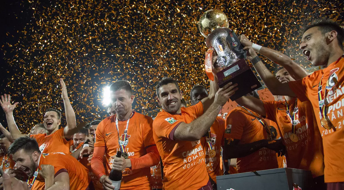 Istoria lui CFR Cluj. De la abonament la Divizia B, la promovarea din 2004, de la Liga Campionilor, la insolvență. Cine e patronul care a făcut CFR marfă!