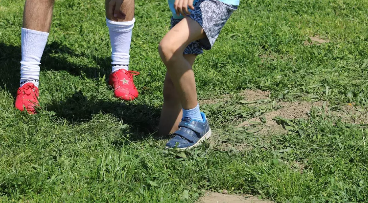 Cum arată cel mai prost teren de fotbal din România. Astea-s condițiile în care se joacă! / GALERIE FOTO