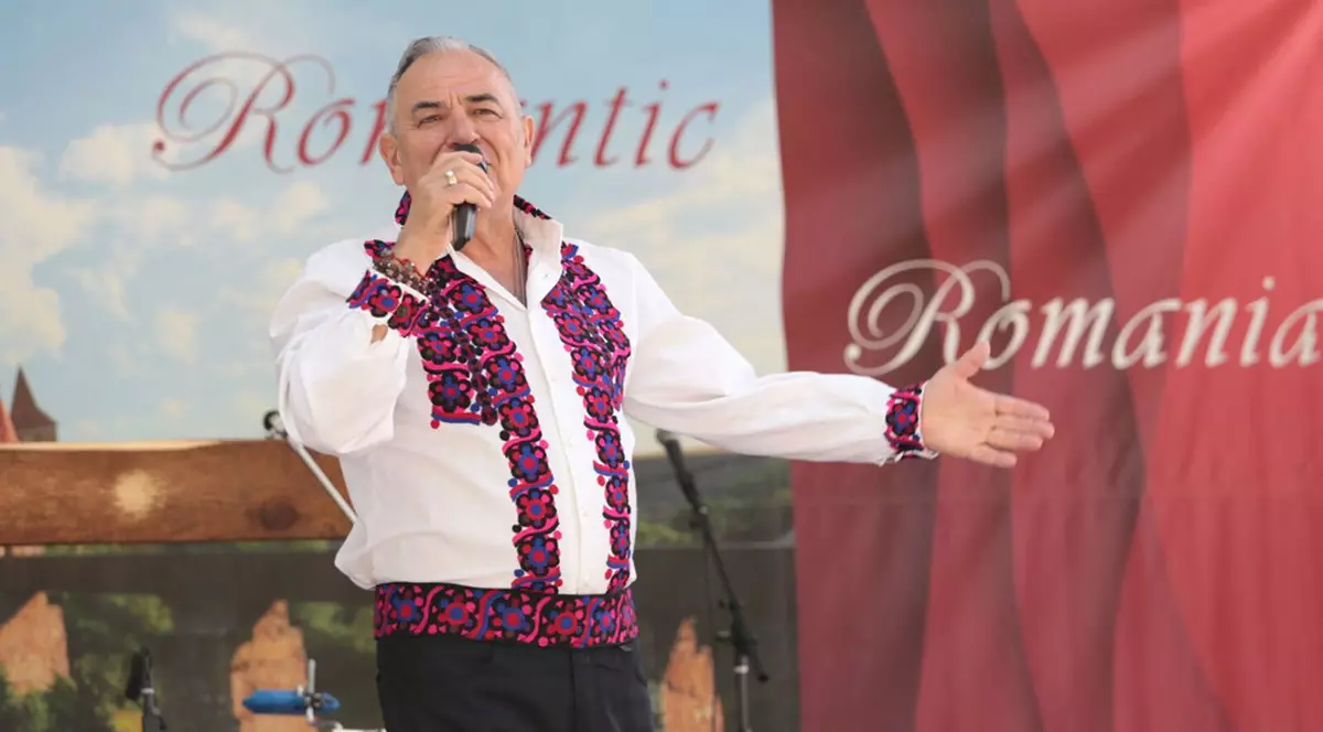 Artiștii români fac spectacol pe Broadway la Ziua României