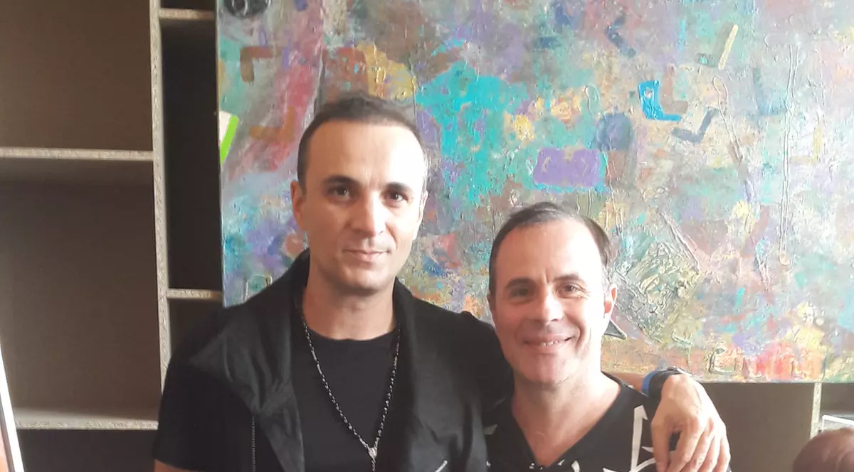 EXCLUSIV. Pod după aproape trei decenii. Întâlnire istorică dintre primul și actualul solist Direcția 5