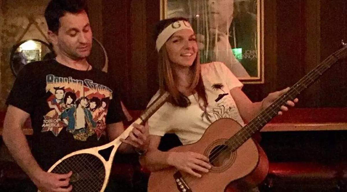 Simona Halep, la bal mascat! Cum s-a costumat și ce a făcut jucătoarea de tenis la ziua unui apropiat