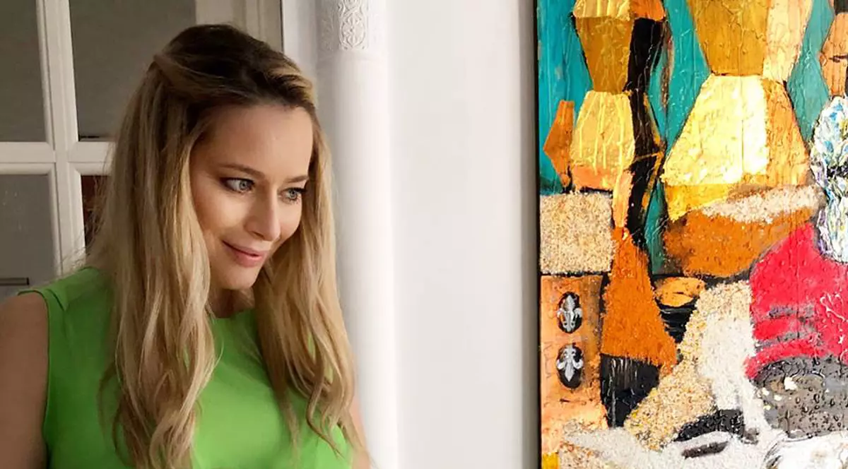 Laura Cosoi, în costum de baie în luna a noua de sarcină. “Nu îmi vine să cred”