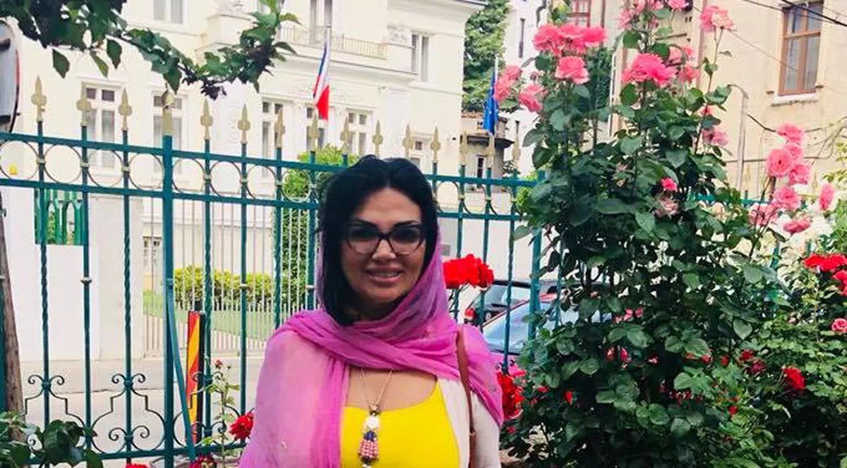 Ozana Barabancea, nașă de botez. Emoționată până la lacrimi în biserică | FOTO