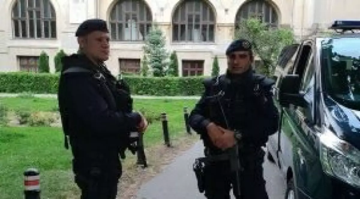 Cum acționează jandarmii germani. Jandarmi înarmați