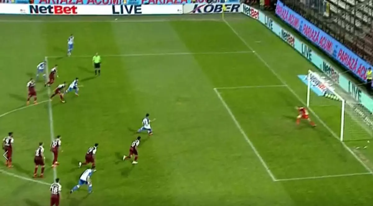 Camora râde de faza care a decis titlul: ”Mai aveam un pic și dădeam eu gol”