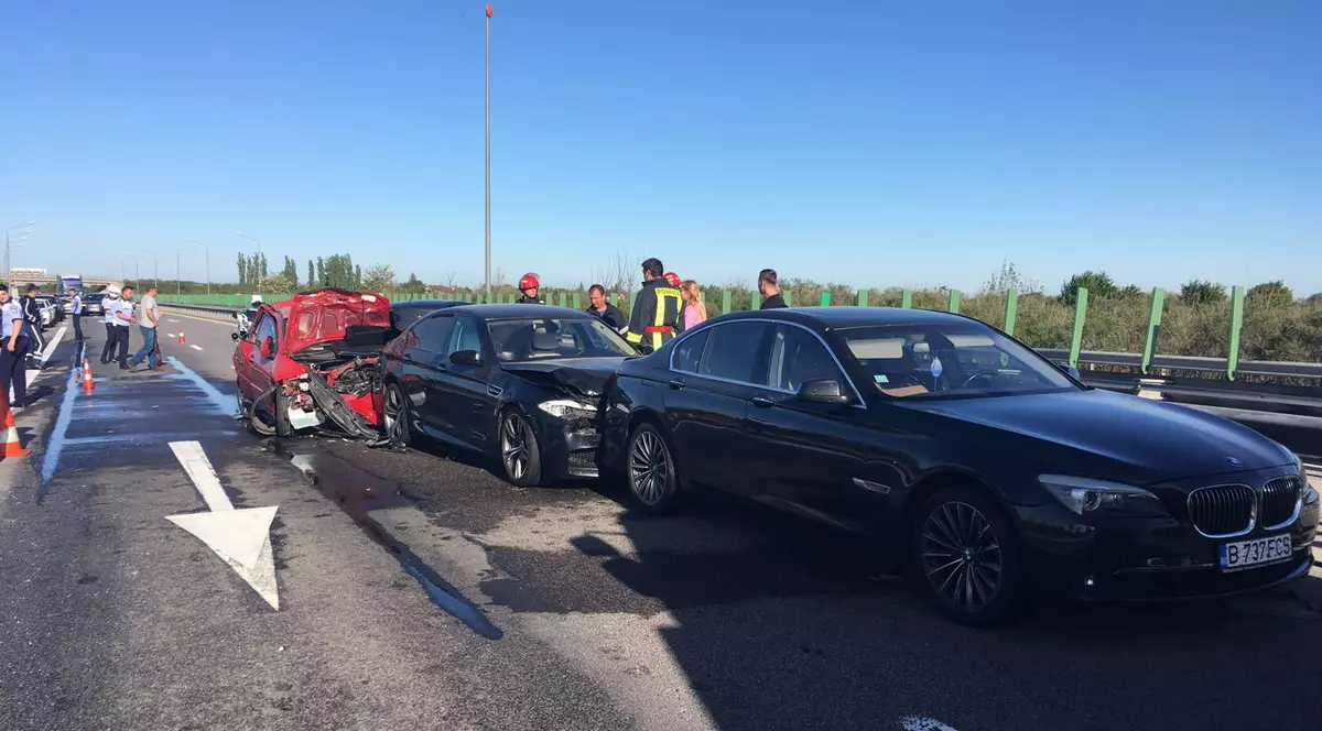 Accident pe Autostrada Soarelui, la Lehliu. Şase persoane au fost rănite într-un accident de circulaţie