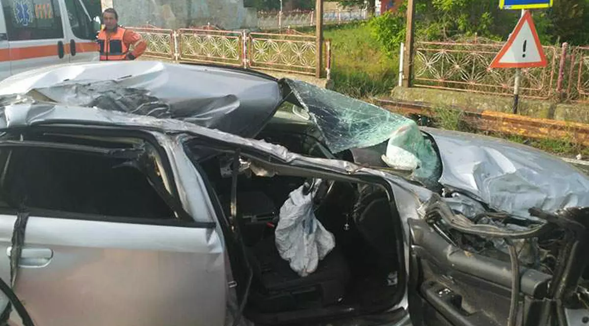 Accident șocant la Hanul Morilor în Constanța. Un tânăr a murit după ce a intrat în plin într-un autobuz