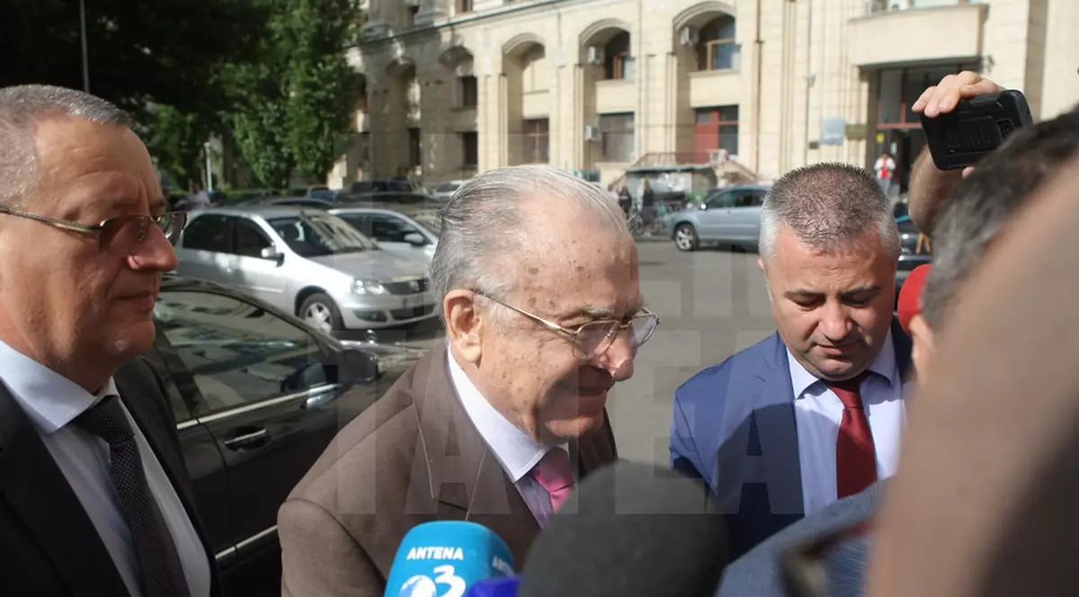 PICCJ: Ion Iliescu a decis între altele înființarea instanței militare excepționale care să judece cuplul Ceaușescu