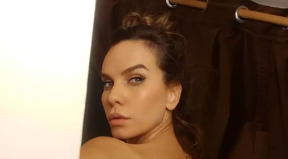 Anna Lesko, goală pentru admiratorii săi. A renunțat la sutie și a făcut imaginea publică