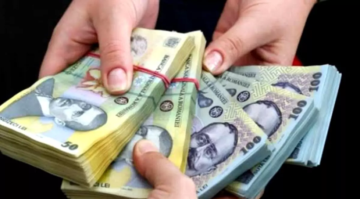 Zece lucruri care te privesc și se schimbă în noua lege a pensiilor. Teancuri de bani