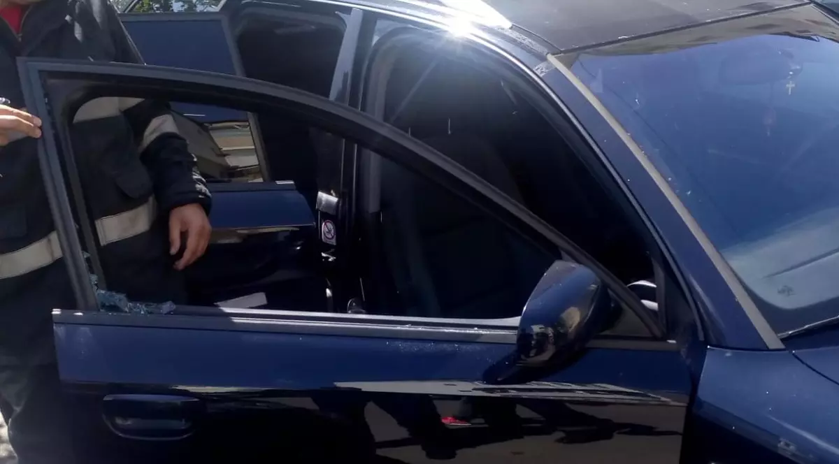 Bebeluș de nouă luni, rămas blocat într-o mașină în Bârlad. Pompierii au intervenit pentru evacuarea copilului