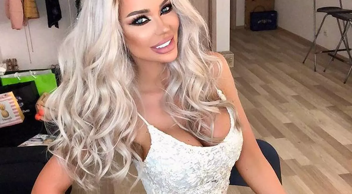 Bianca Drăgușanu trage din greu la sala de sport. Ipostaze sexy la antrenamente | VIDEO