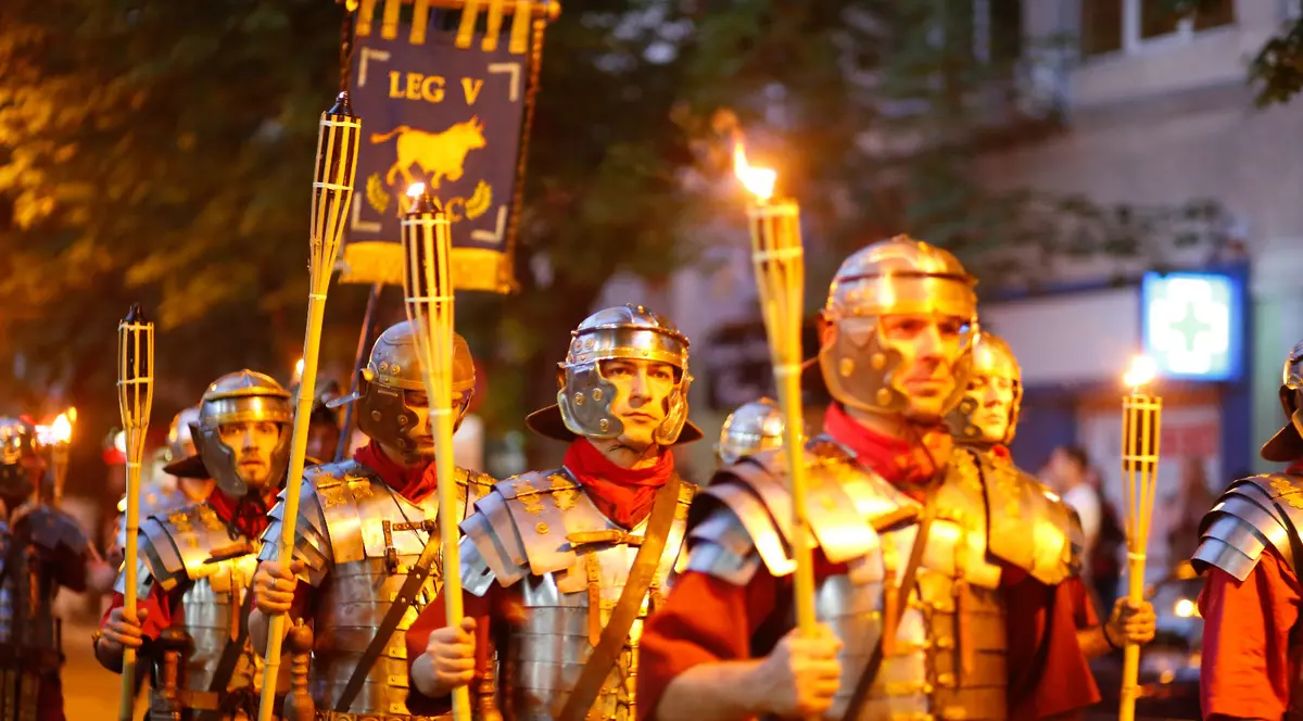 Paradă cu torțe, reconstituiri ale unor lupte istorice și activități dedicate copiilor, la „Buzău Fest”