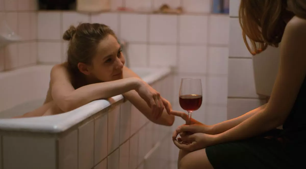 Primul film românesc cu o poveste de dragoste lesbiană. O producție cu buget de câteva mii de euro pentru ”generația Facebook”