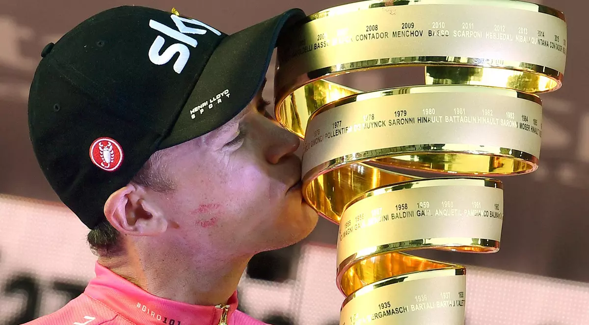 Chris Froome, al treilea ciclist din istorie care câștigă trei tururi majore la rând