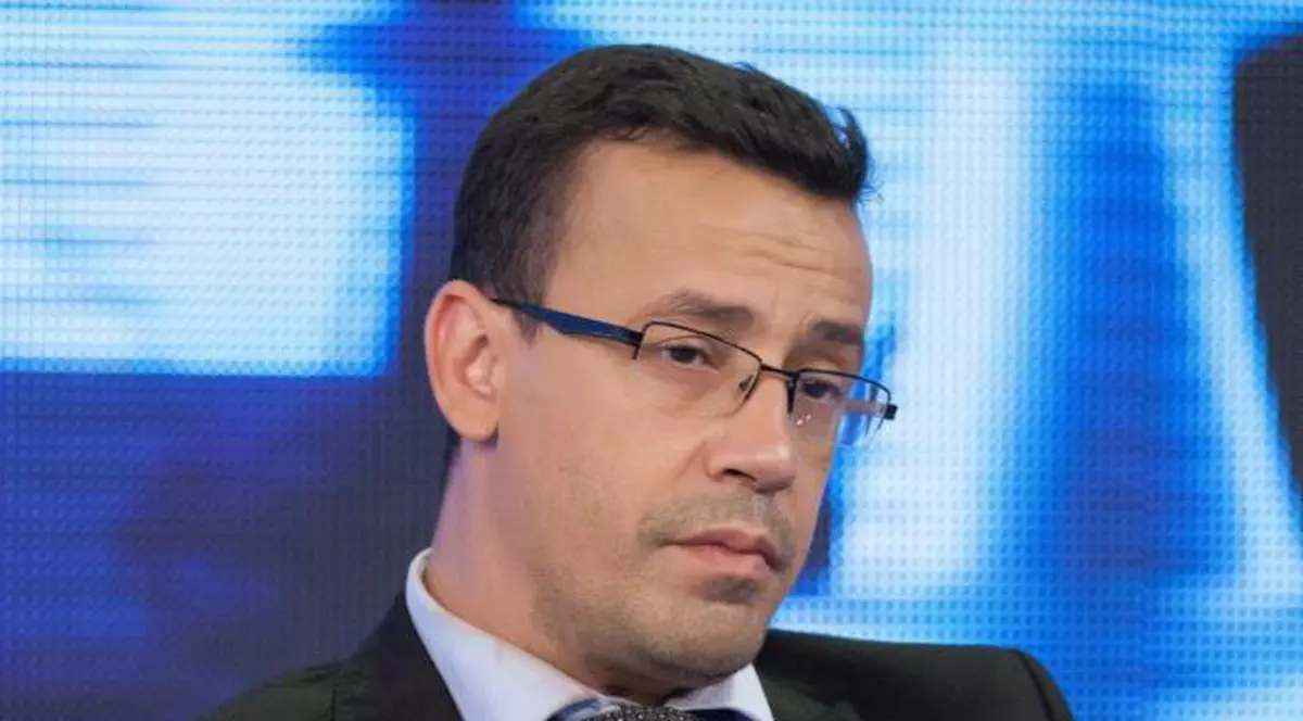 Victor Ciutacu strigă după ajutor. 