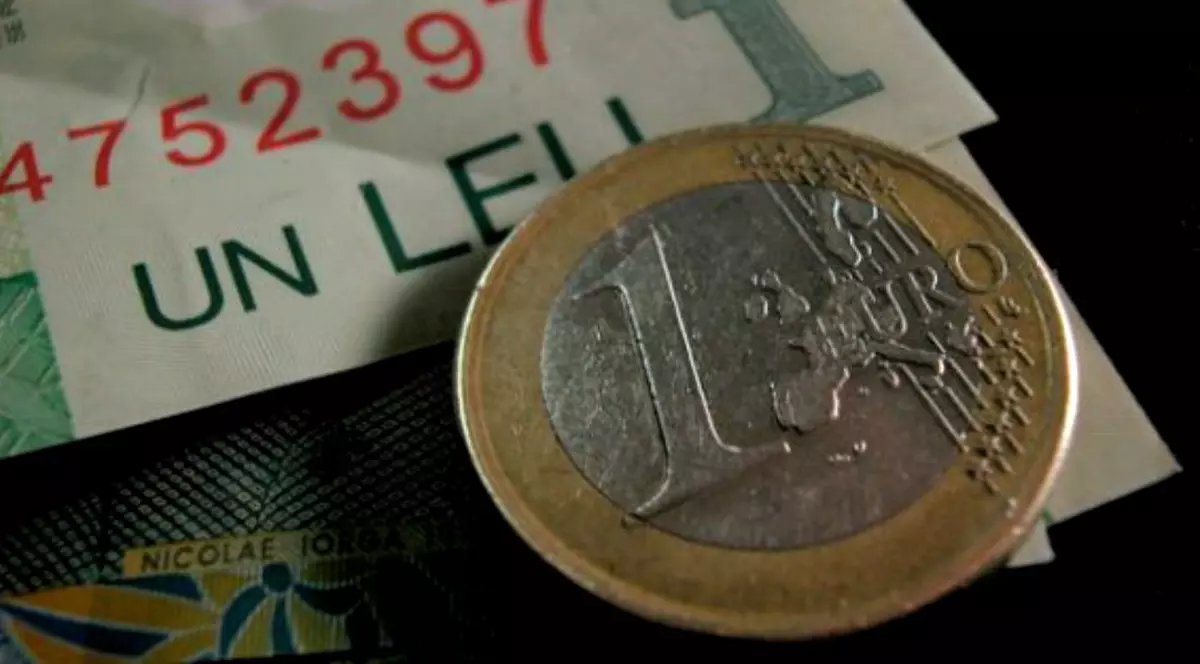 Euro a scăzut la 4,64 lei, avem cel mai puternic leu din ultimele două luni și jumătate. Monedă de un euro și o bancnotă de un leu
