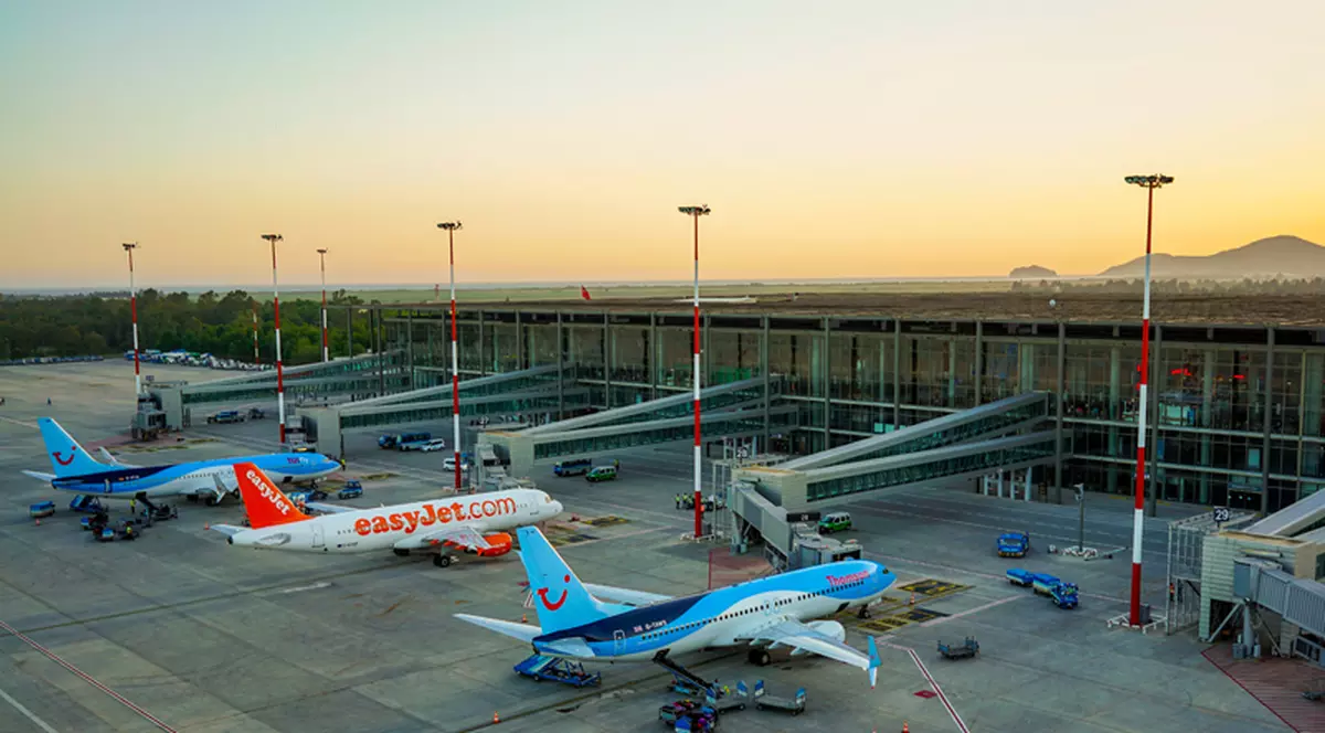 Un pasager britanic a căzut dintr-un avion pe un aeroport din Turcia