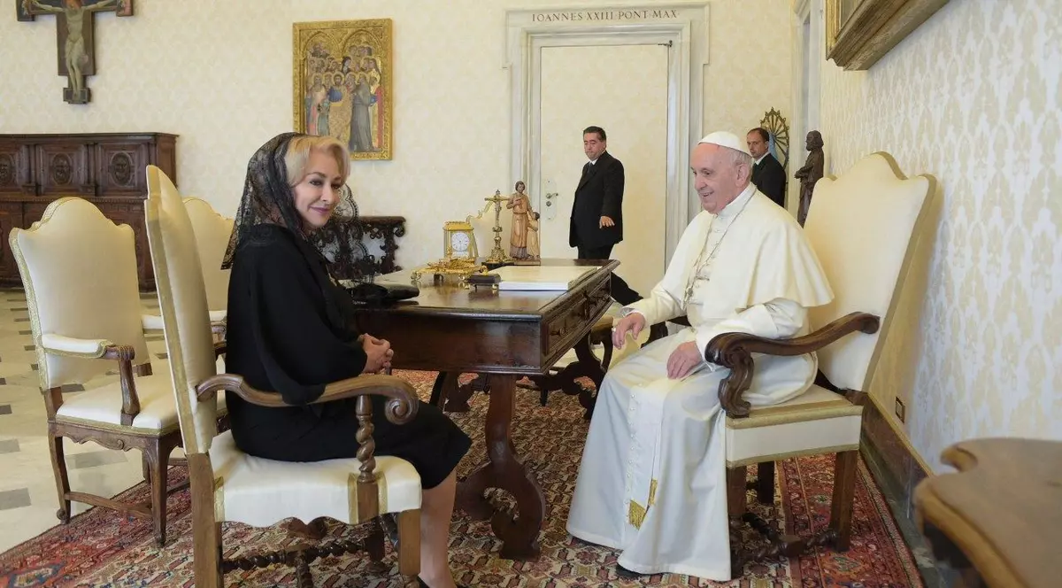 Culisele întâlnirii Dăncilă - Papa Francisc de la Vatican: ce a spus Suveranul Pontif şi a omis Guvernul în comunicat