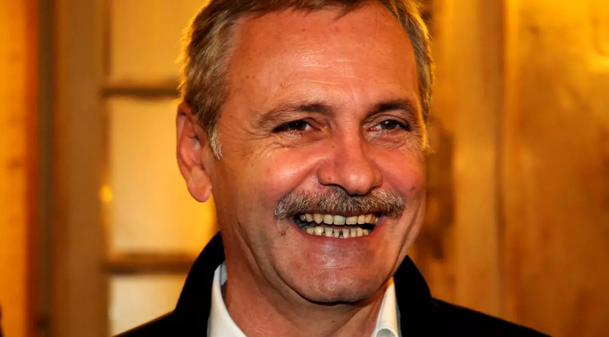 Dragnea, despre prestația lui Iohannis la ședinta PNL. Liviu Dragnea, zâmbind cu gura până la urechi