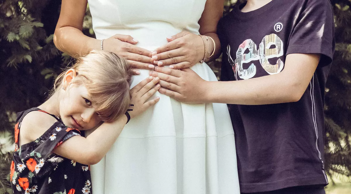 ela-craciun-insarcinata