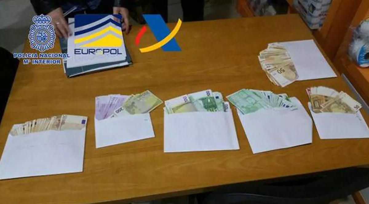 O grupare de evazioniști a ”produs” sute de milioane de euro numai pix. Cei peste 150 de infractori din rețea foloseau doar documente false, fabricate de ei