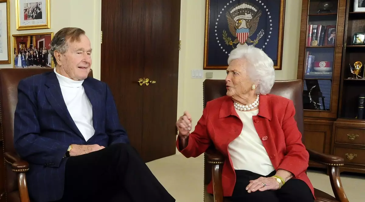 George H. W. Bush a fost externat din spital