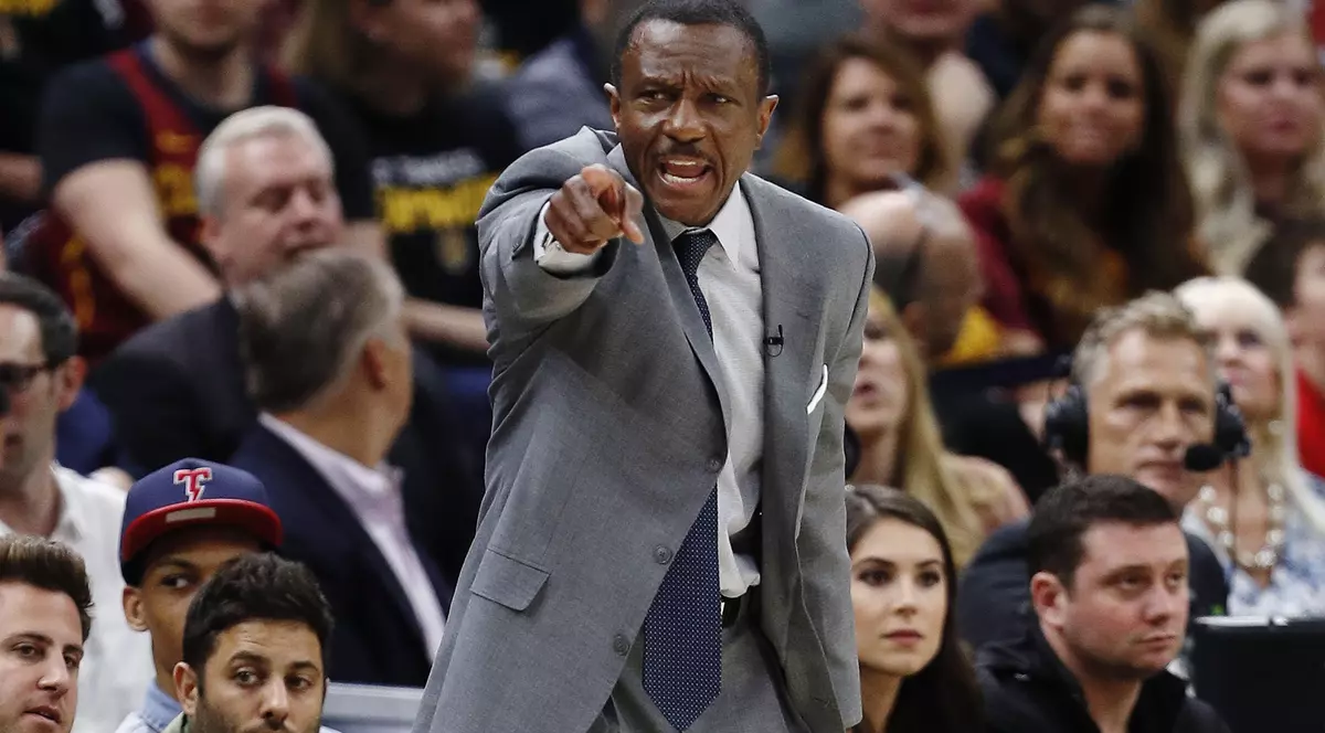 Toronto Raptors l-a demis pe antrenorul Dwane Casey, abia ales antrenorul anului în NBA