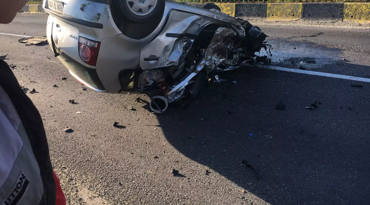 UPDATE: Traficul a fost blocat pe DN1, în urma unui accident soldat cu un mort și doi răniți. Impactul nimicitor, surprins cu o cameră de bord - FOTO