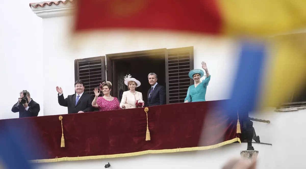 10 mai, la Palatul Elisabeta. Familia Regală la balconul Palatului Elisabeta, de 10 mai 2018