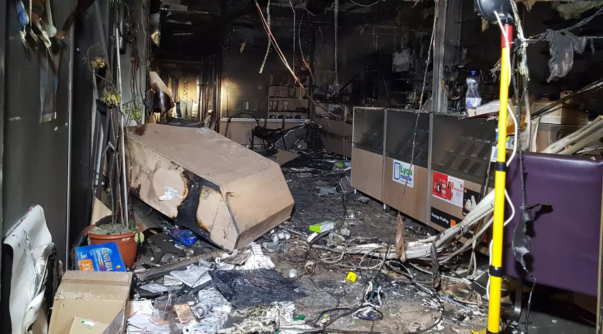 FOTO/ Incendiu la un centru comercial din Vaslui. Complexul aparține omului de afaceri Daniel Andrei, câștigător la Loto în 2017