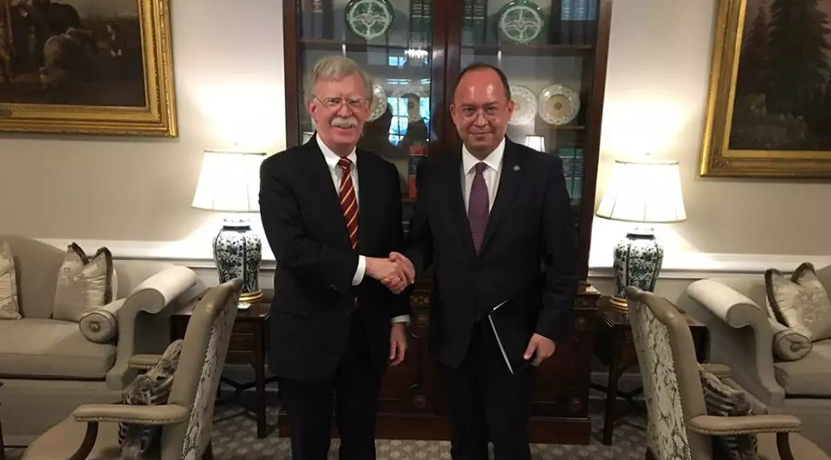 Consilierul prezidențial Bogdan Aurescu, primit la Casa Albă de consilierul lui Trump pentru securitate națională