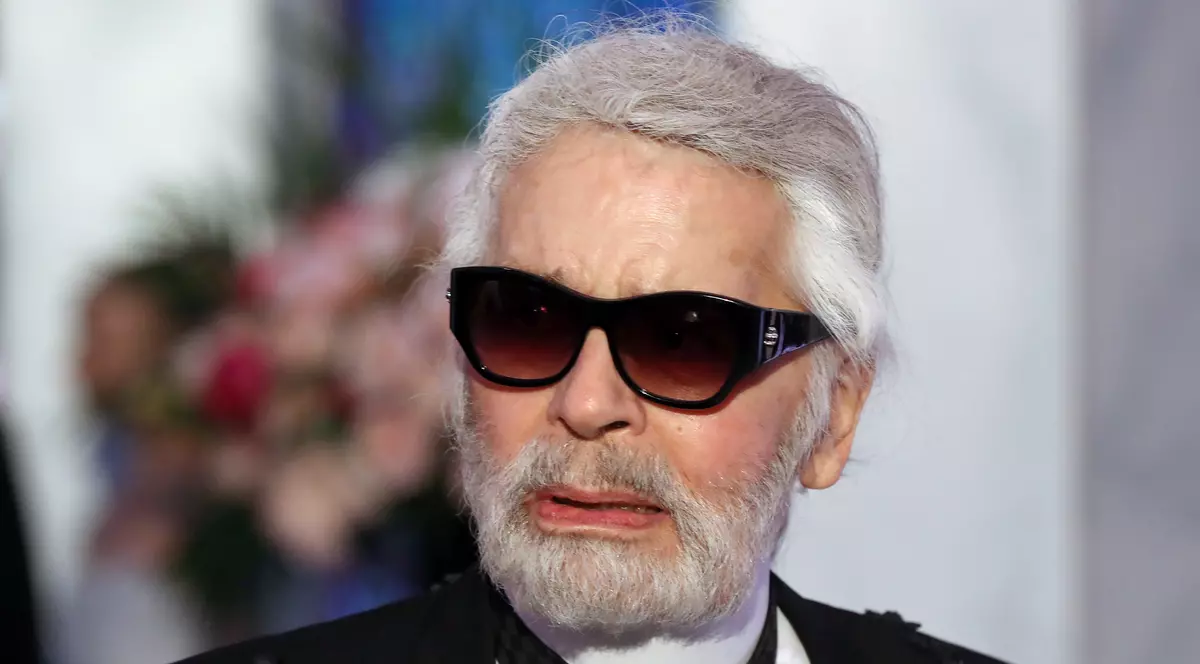Karl Lagerfeld spune că ar vrea să renunțe la cetățenia germană