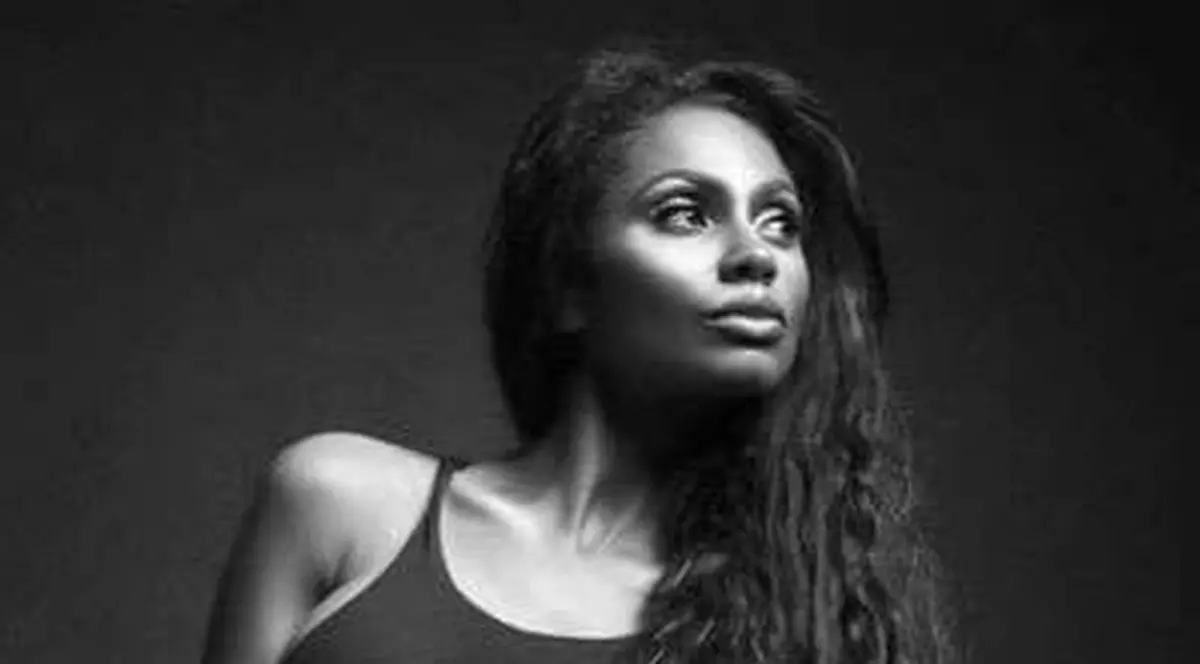 Probleme pentru Laurette. "Contul meu e urmărit de persoane dubioase"