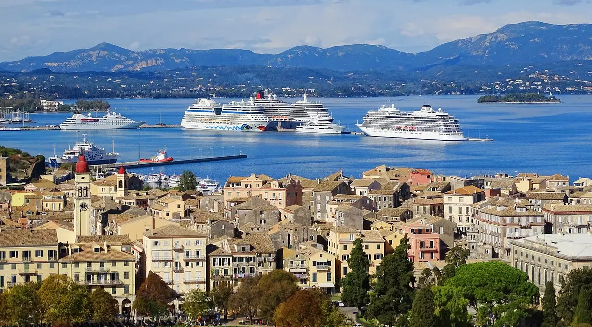 (P) Corfu, insulă luxuriantă cu nesfârşite oportunităţi de explorare