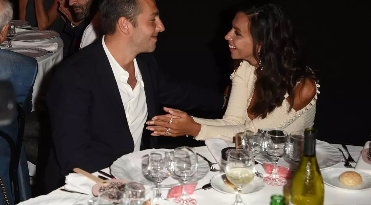 Mădălina Ghenea și-a obișnuit fata cu deplasările. A plimbat-o deja prin Europa