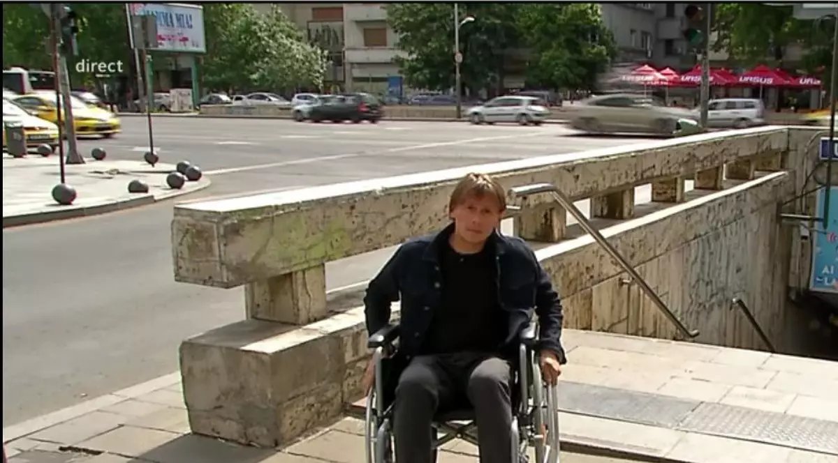 Actorul Marius Manole, în scaun cu rotile prin București. Imaginea care i-a emoționat pe toți