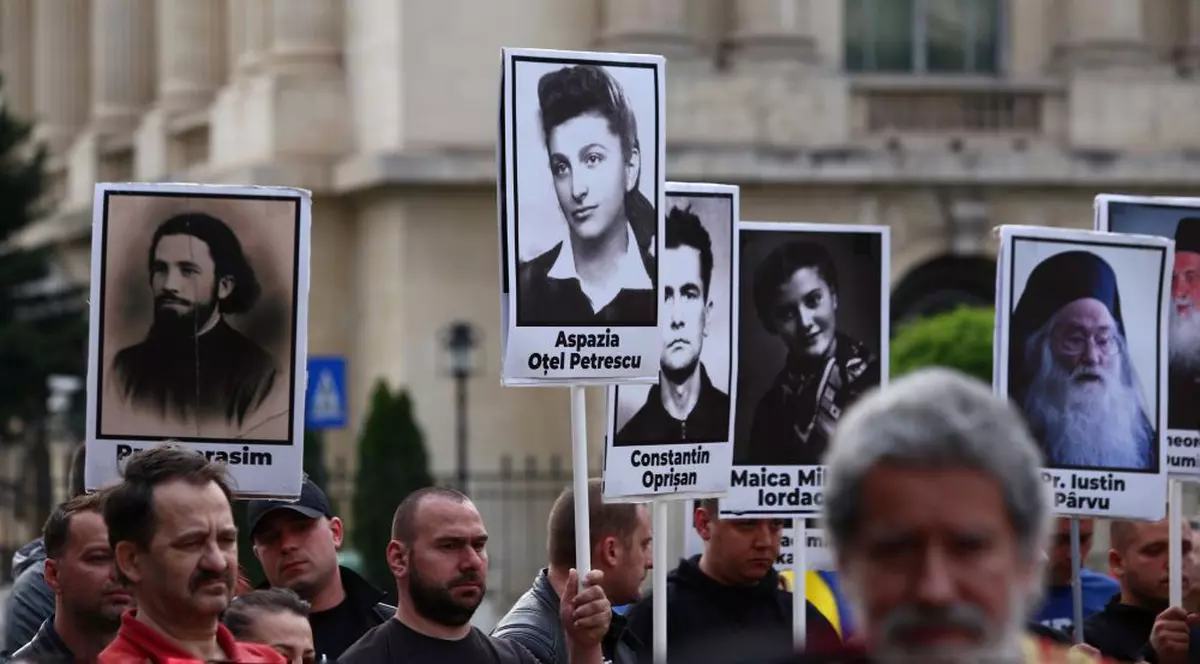 Urmaşii disidenților care au murit în dictatura comunistă vor primi lunar 500 lei. Deputații au adoptat proiectul legislativ