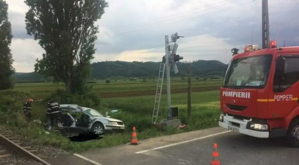 Mărturia unui călător în trenul care a spulberat, la Jibou, mașina în care au murit 4 studente