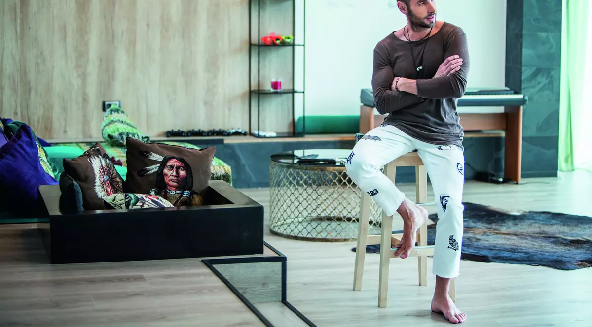 Randi nu lasă pe nimeni în dressingul lui