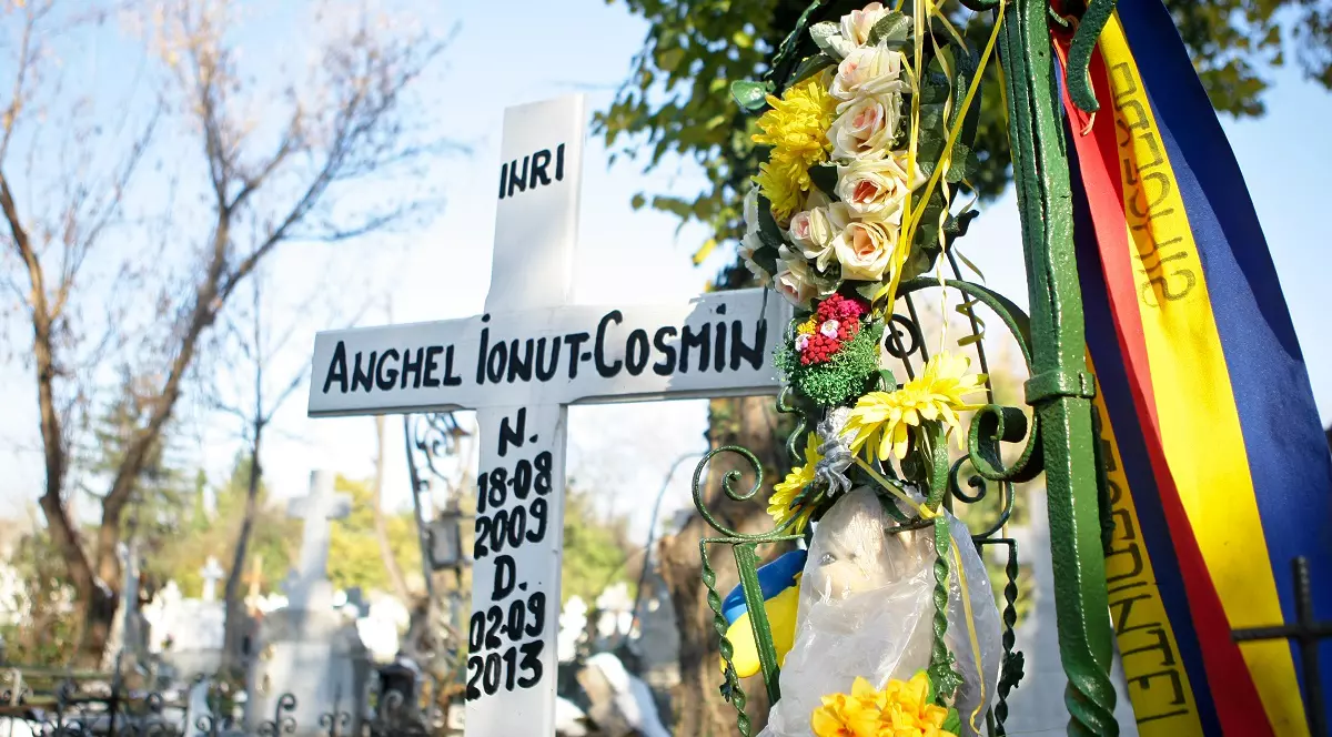 vrea să-i facă lui Ionuț un monument la cimitir