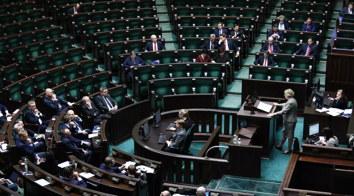 Deputații polonezi și-au micșorat salariile