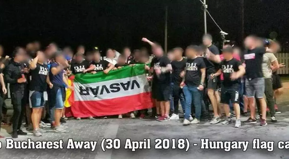 Ultrașii dinamoviști se laudă pe internet cu steagul Ungariei capturat la Sfântu Gheorghe