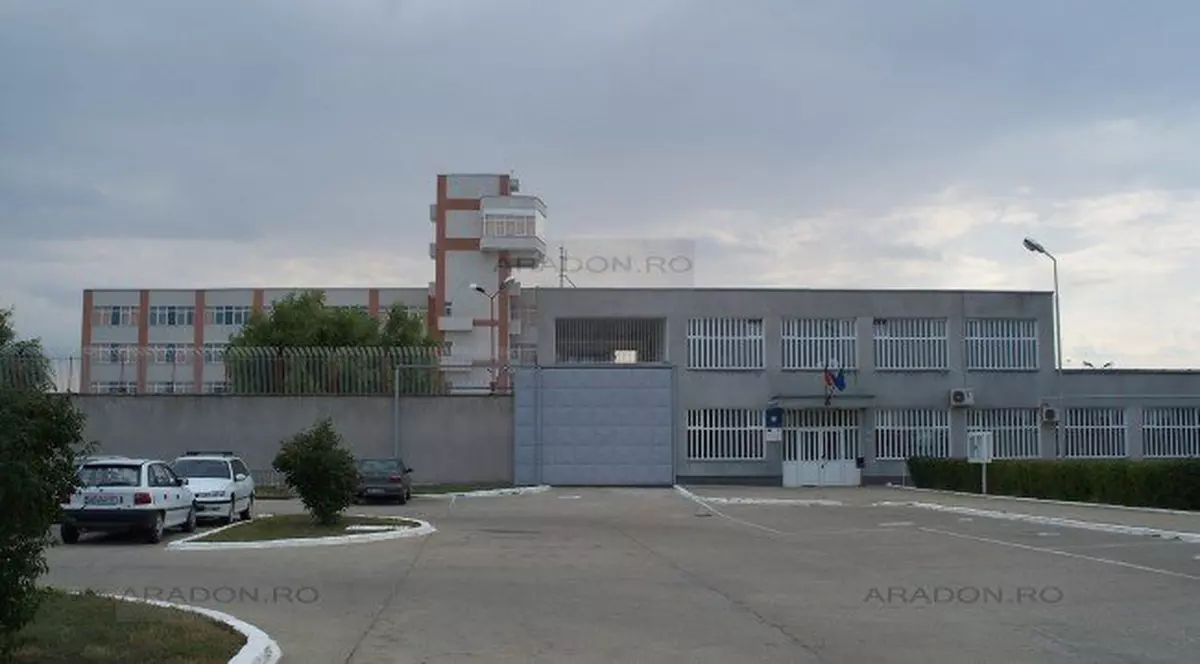 Un deținut a fost bătut cu ranga în cap, la Penitenciarul Arad. Agresorii fac pușcărie pentru omor