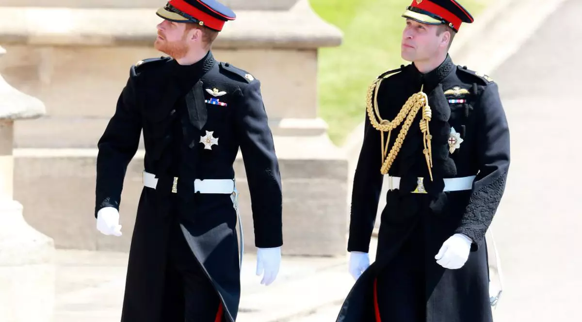 FOTO & VIDEO | Primele imagini cu Prințul Harry. Mirele a îmbrăcat un costum militar