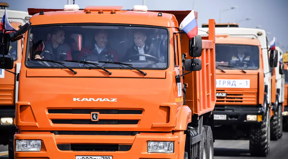 Comunitatea internațională critică consturirea Podului Crimeei